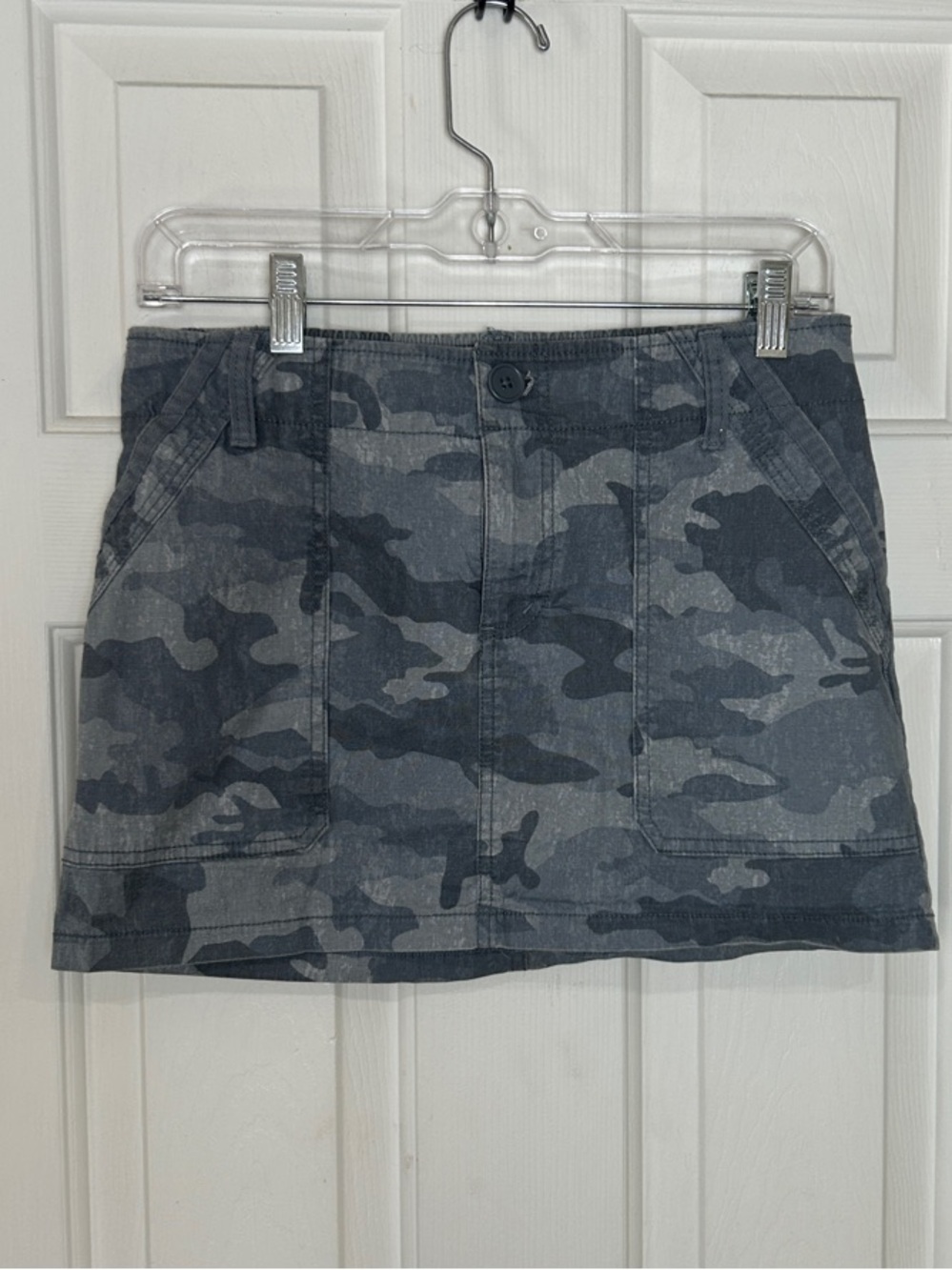 Wild Fable Gray Camo Denim Mini Skirt Size Small Elastic Back Casual Utility - Picture 2 of 7